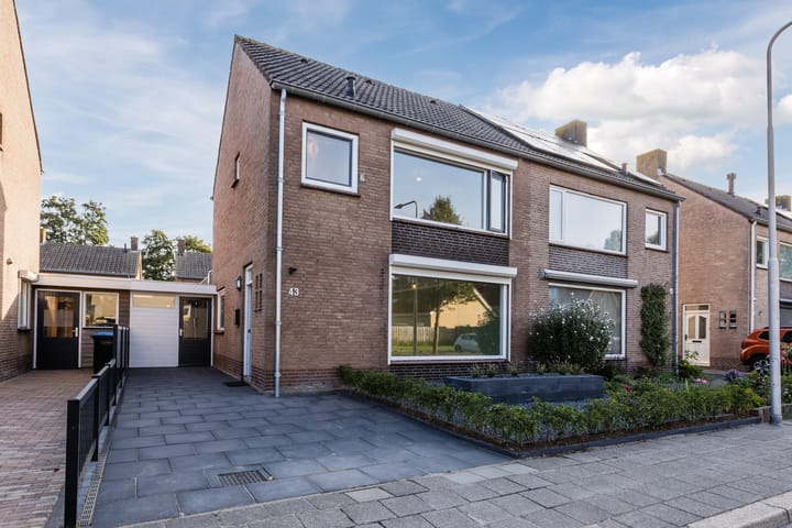 Vogelstraat 43 in Hooge Zwaluwe Foto