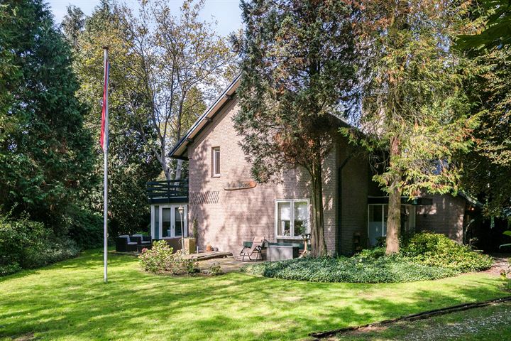 Vogezenlaan 8 en Son en Breugel foto