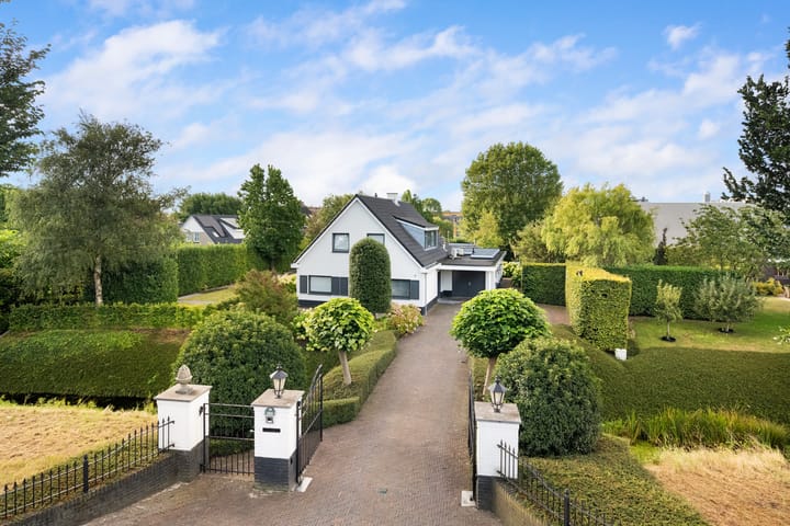 Voordijk 395 in Barendrecht Foto