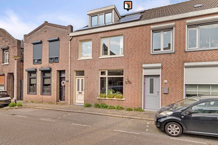 Voorstraat 137 en Roosendaal foto
