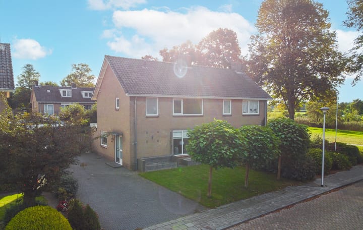 Vossiuslaan 4 in Zwolle photo