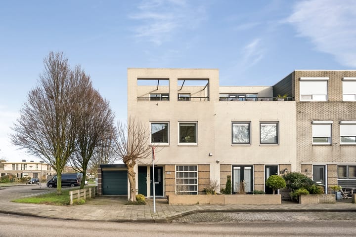 Vromaadweg 103 in Velserbroek foto