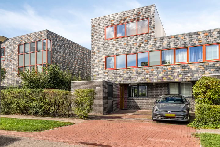 Vuurboetsduin 8 in Hoofddorp
