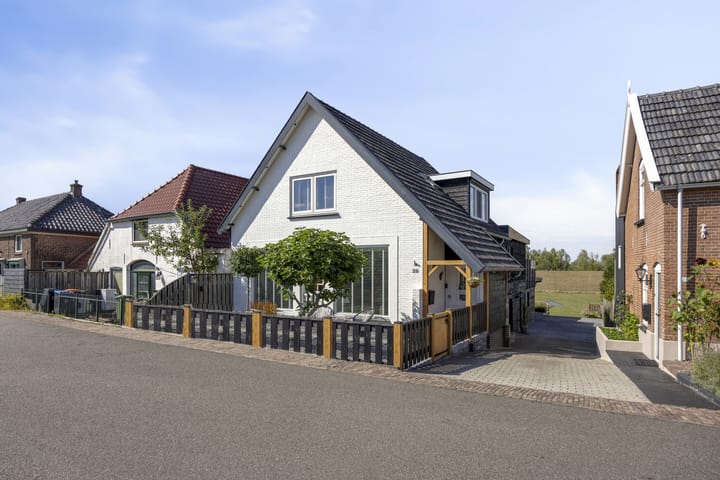 Waalbandijk 28 in Gameren photo