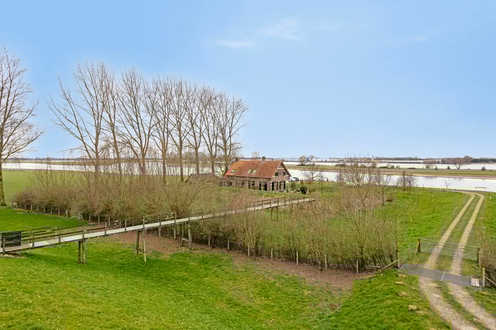 Waarddijk 2 en Brakel foto