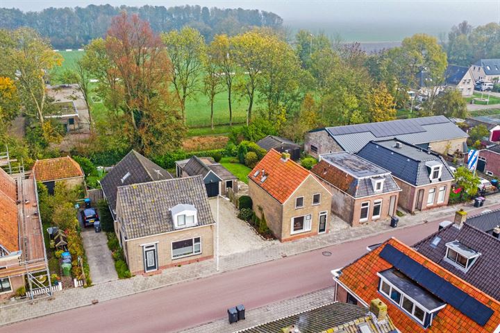 Waling Dykstrastraat 29 in Vrouwenparochie Foto