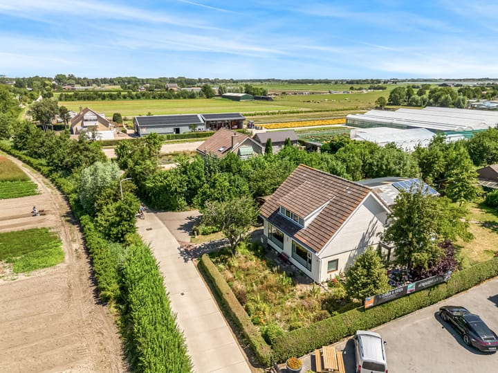 Wasbeeklaan 5 in Warmond photo