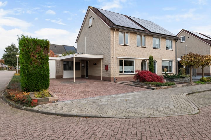 Welhaak 42 in Vriezenveen photo