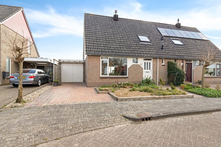 Westfrisestraat 4 en St.-Annaparochie foto