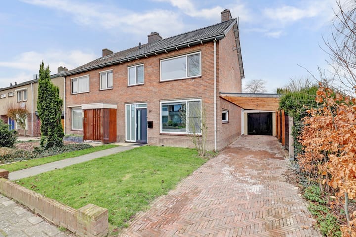 Wethouder Broekmanstraat 27 in Weurt