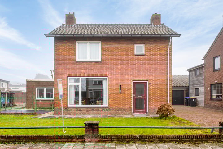 Wethouder van Beuningenstraat 8 en Winssen foto