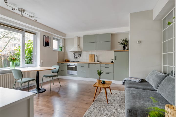 Wieringerwaardstraat 231 in Amsterdam foto