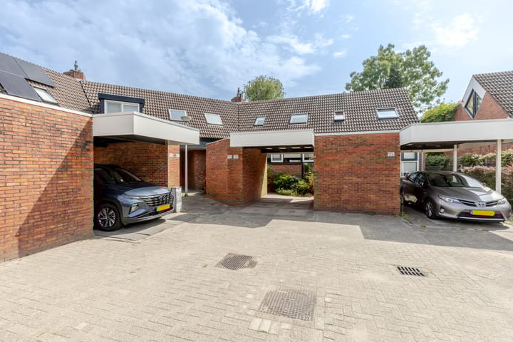 Willem-Alexanderplantsoen 128 in Barendrecht photo