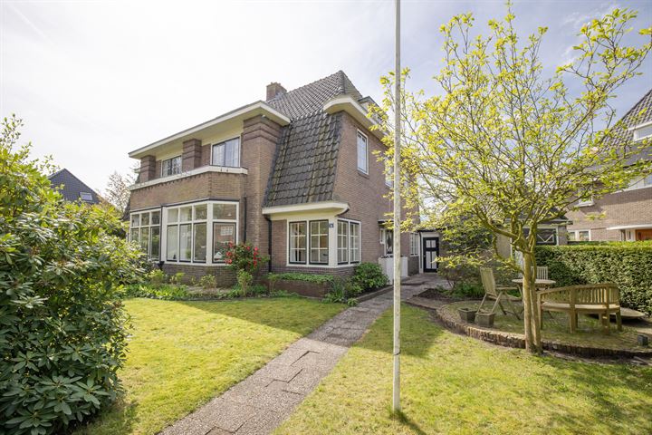 Willem Bilderdijklaan 14 in Bussum Foto