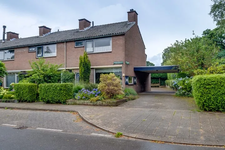Willem de Feschlaan 2 in Dieren