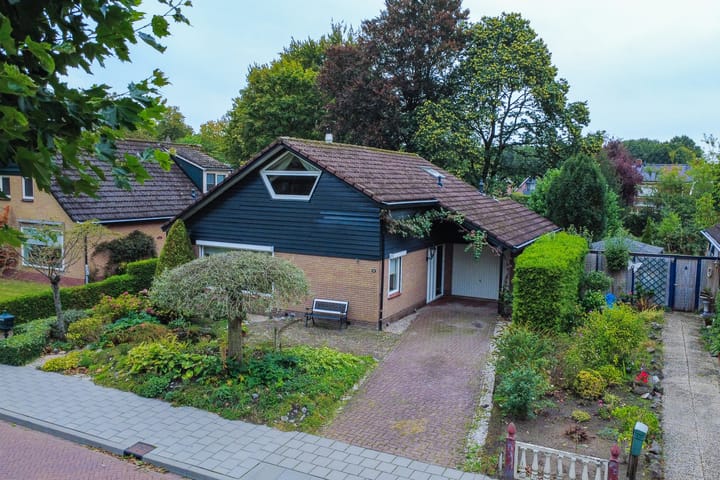 Willem Sluyterweg 15 in Haarlo Foto