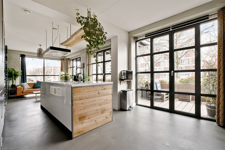 Willem van Konijnenburgstraat 1A en Amsterdam foto