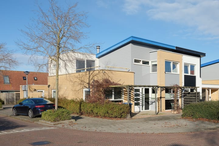 Workumstraat 24 en Lelystad foto