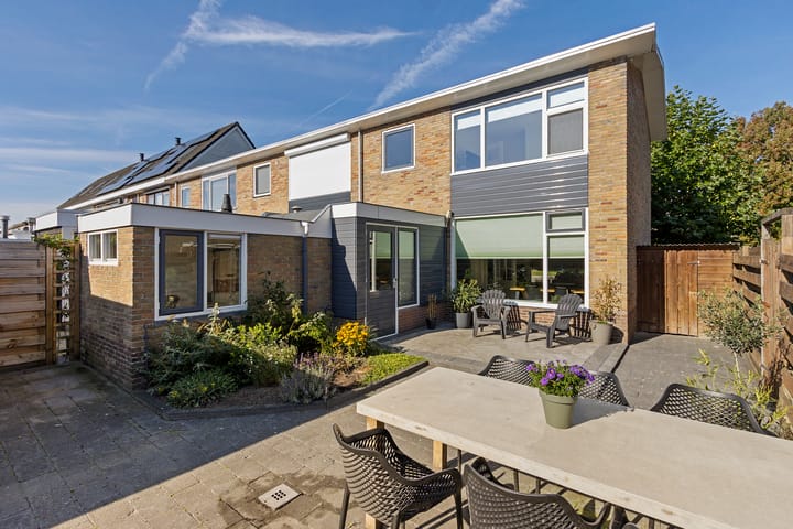 Worp Tjaardastraat 77 in Sneek photo