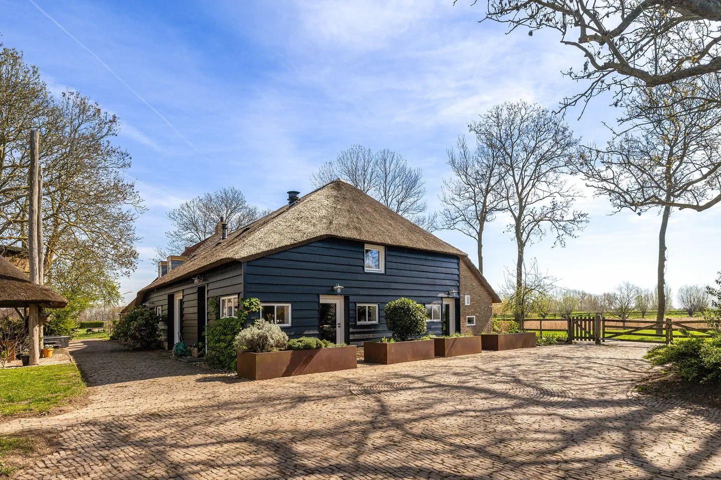 Wouddijk 12 in Zwartewaal