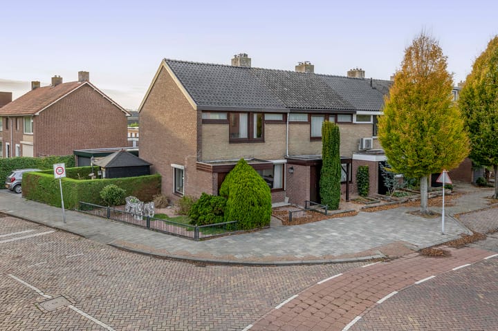 Zeestraat 1 in Zevenbergen Foto