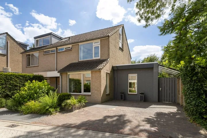 Zenderlaan 37 in Huizen