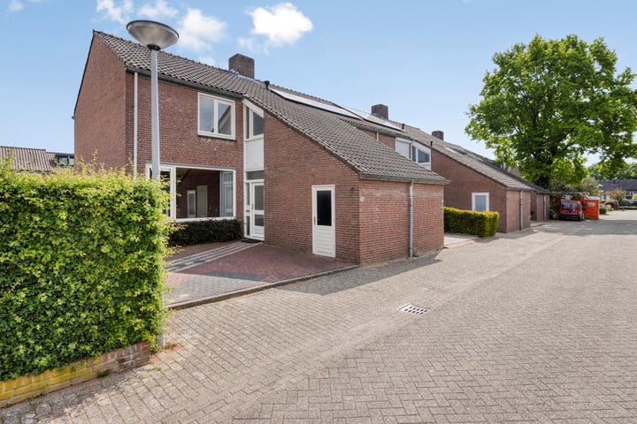 Zepperenbank 15 in Maastricht photo