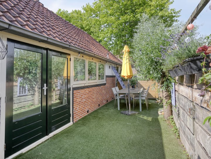 Zesde Vogelstraat 5 in Amsterdam photo