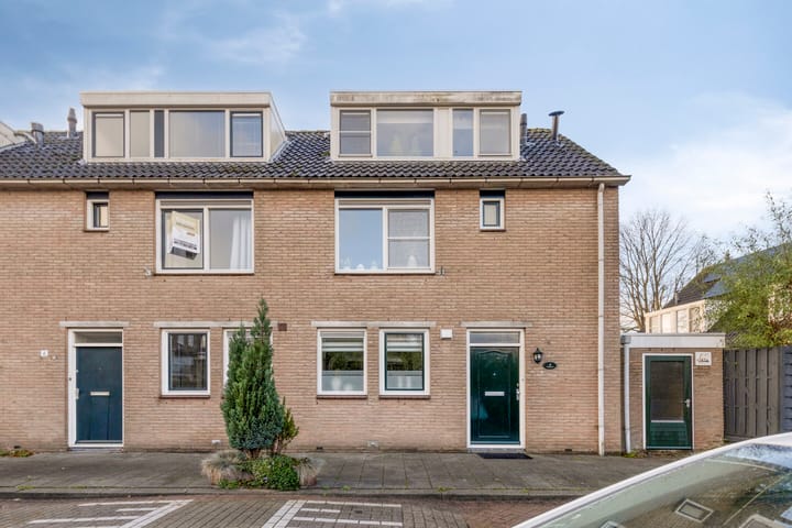 Zestienhovensekade 4 in Rotterdam