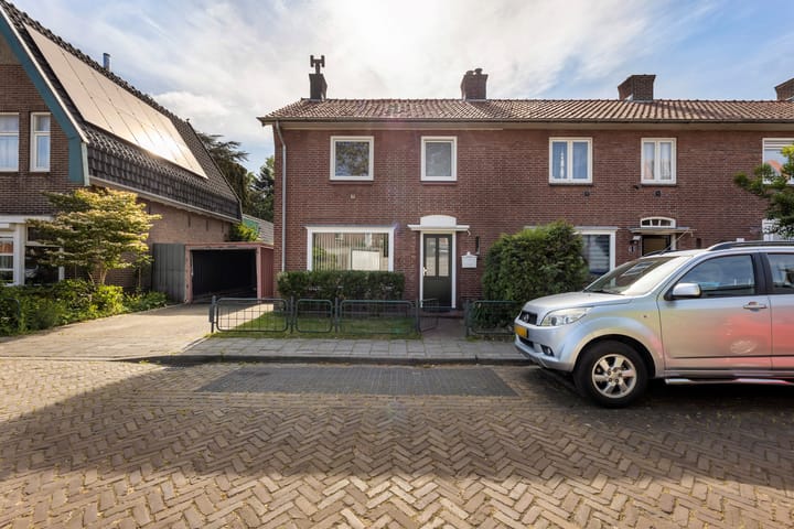 Zonnebloemstraat 4 in Almelo foto