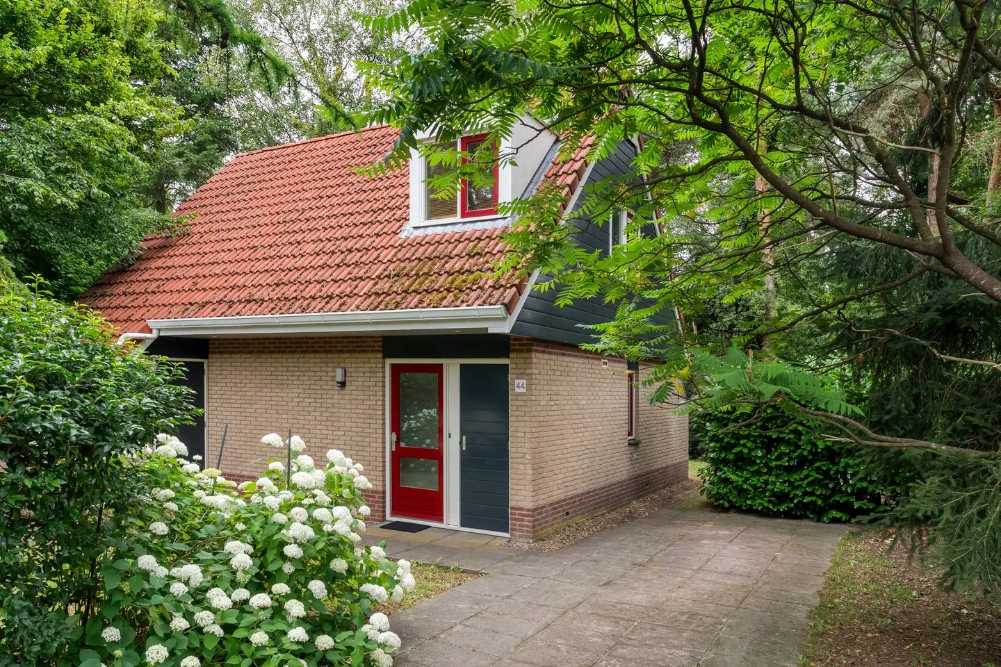 Zonnebloemweg 10 044 in Lemele