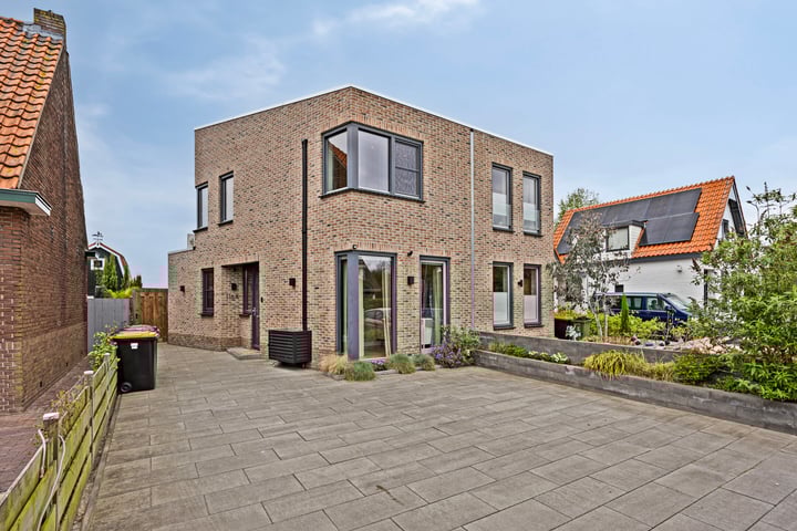 Zuideinde 116A in Oostzaan Foto