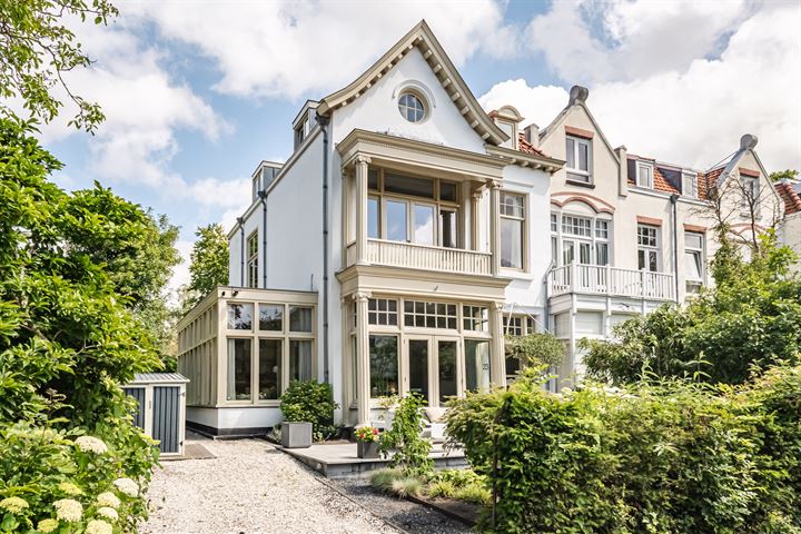 Zuider Stationsweg 23 en Bloemendaal foto