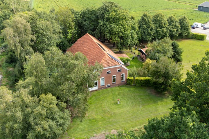 Zuiderdiep 8 in Drouwenermond foto