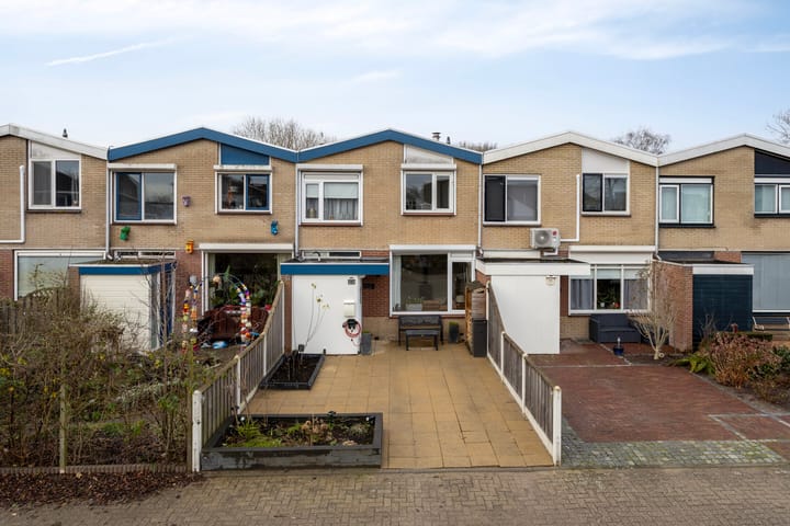 Photo of property Zuidster 13, Puttershoek