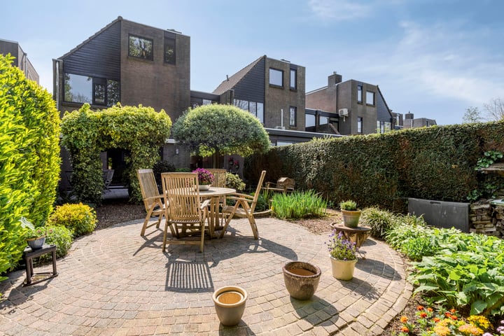 Zuurbes 21 dans Rotterdam photo