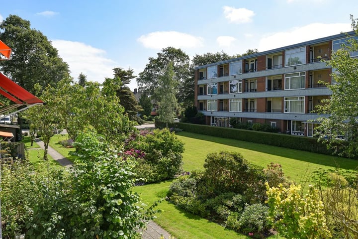 Zwaluwlaan 84 in Bussum foto