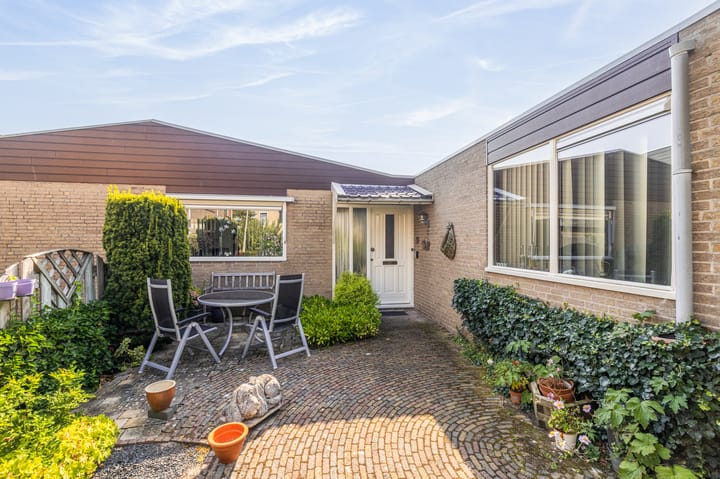 Zwaluwplein 16 in Bergschenhoek photo