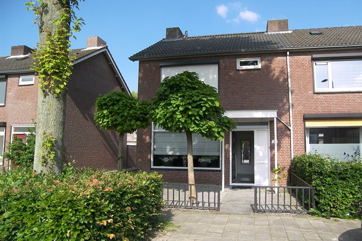 Zwaluwstraat 23 en Oosterhout foto