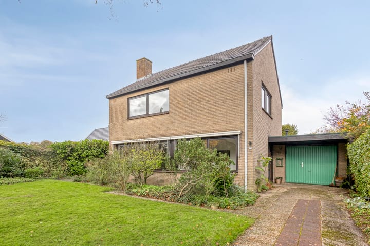 Zwaluwstraat 27 in Delden Foto