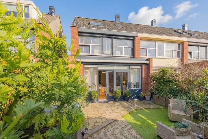 Zwanebloembocht 108 in Velserbroek Foto