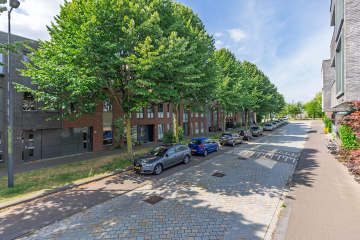 Zwanebloemlaan 24 en Amsterdam foto