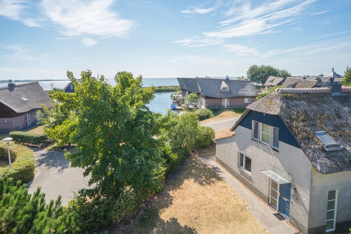 Zwanenbalg 10 in Makkum photo