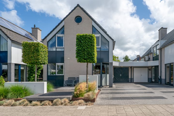 Zwarte Dolfijn 33 in Heerhugowaard Foto