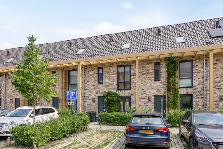 Photo of property Zwembaan 108, Vlaardingen