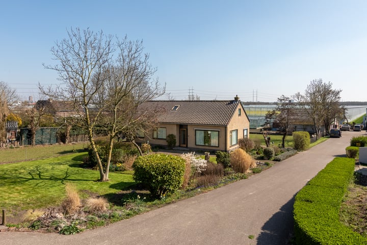 Photo of property Zwethkade Zuid 16, Den Hoorn