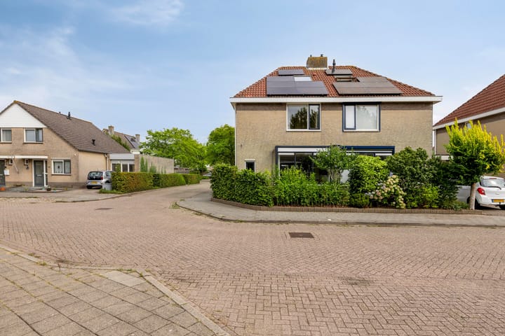 Zwingelstraat 31 en Dinteloord foto