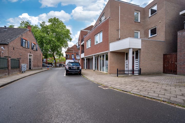 1e Graaf van Loonstraat 17B in Venlo foto