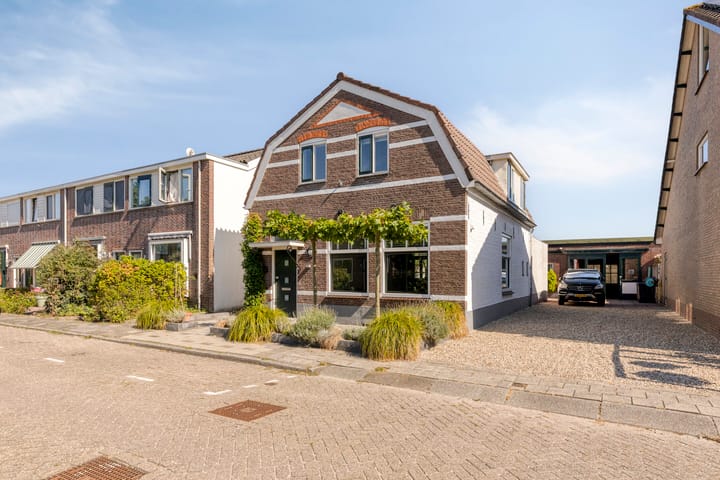 3e Poellaan 71 in Lisse