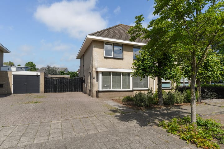A.B. van Lieshoutlaan 24 in Waalwijk